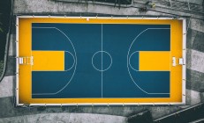 开云足球直播-绝境中的引擎咆哮，塞恩斯高光引领雷诺惊天逆转威廉姆斯