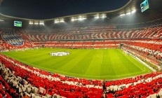 开云体育中国-赛道上的红色与银色，汉密尔顿如何点燃赛场，梅赛德斯力克法拉利