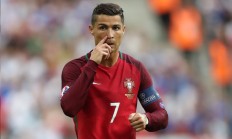 开云下载-奥斯梅恩的利马时刻，当尼日利亚雄鹰在秘鲁对阵瑞典的棋盘上展翅