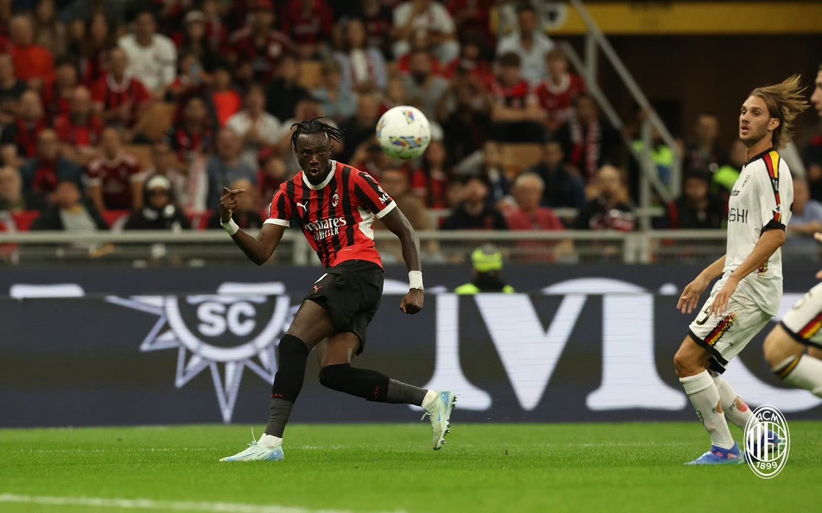 包含AC米兰主场大捷：特内破门领先的词条