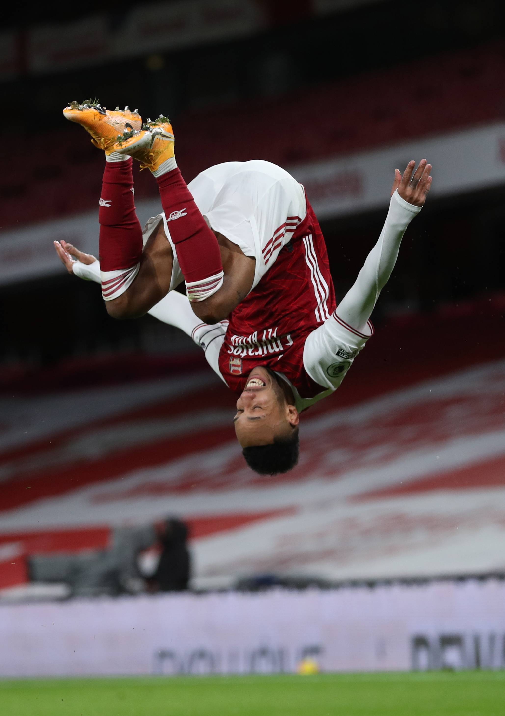 巴黎圣日耳曼中后卫合同续约，球队稳定后防线的简单介绍