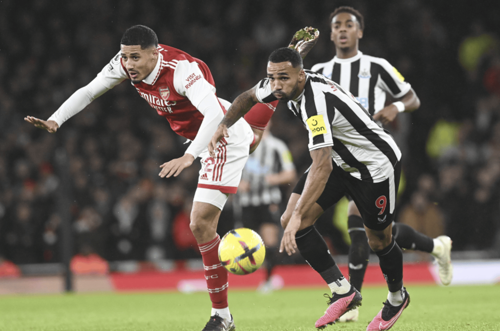 关于纽卡斯尔战胜对手，英格兰足球联赛排名攀升的信息