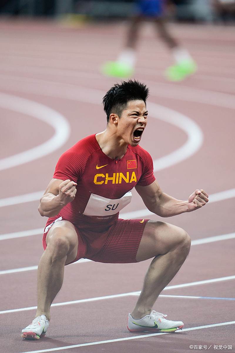 决胜一刻！运动员获胜夺得冠军