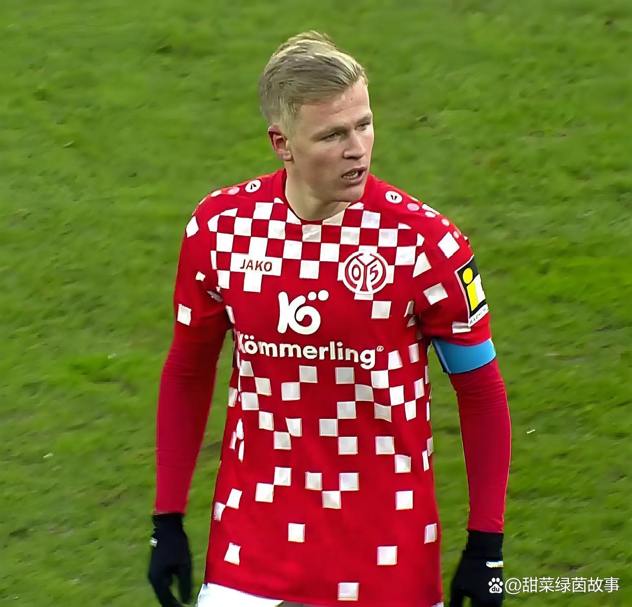 包含格拉茨主场击败门兴格拉德巴赫，锁定德甲冠军的词条