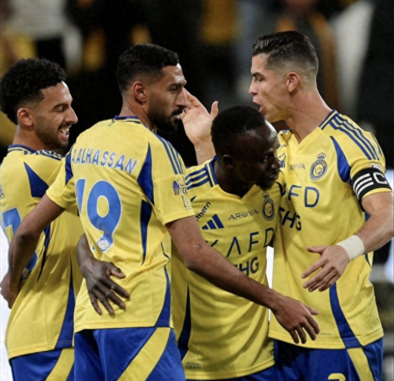 包含沙尔克队客场不敌对手，遭遇惨痛失利的词条