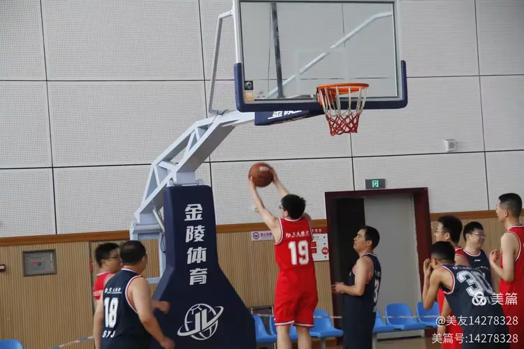 谁与争锋,球场上一绝技精彩绝伦的简单介绍 谁与争锋,球场上一绝技精彩绝伦的简单介绍