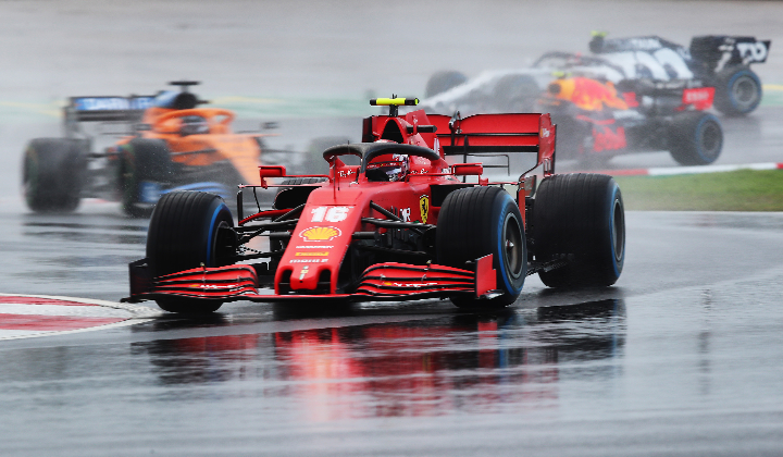 关于红牛二队逆转阿斯顿马丁，佩雷兹关键制胜的信息