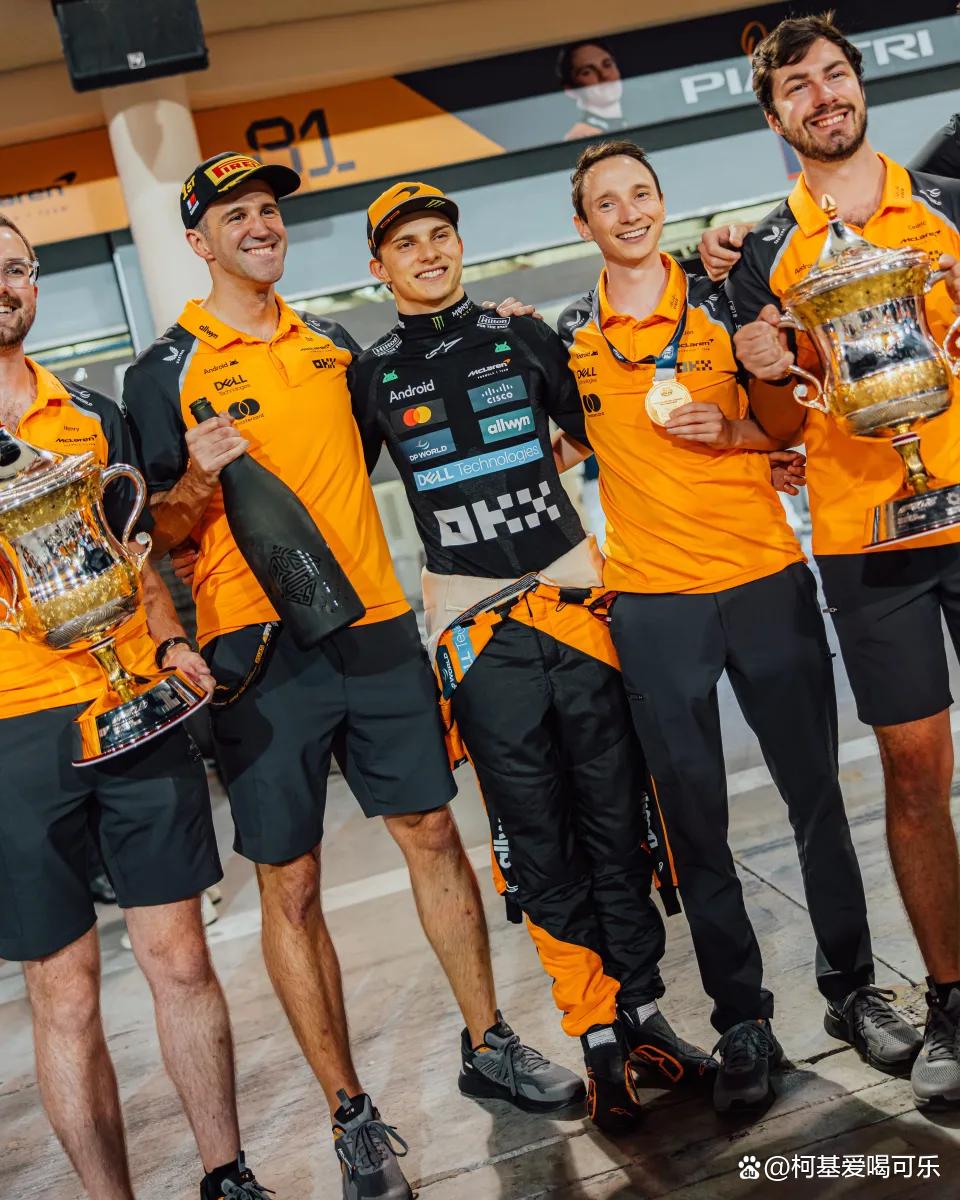 关于红牛车队完胜威廉姆斯，皮亚斯特里统治全场的信息