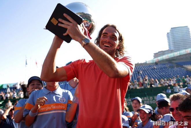 关于日本网球队逆转德国网球队，西西帕斯关键制胜的信息