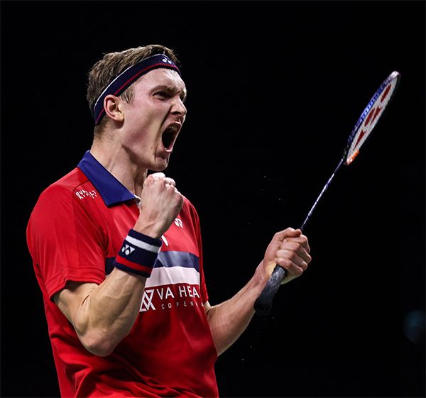 日本队完胜泰国队，安赛龙统治全场