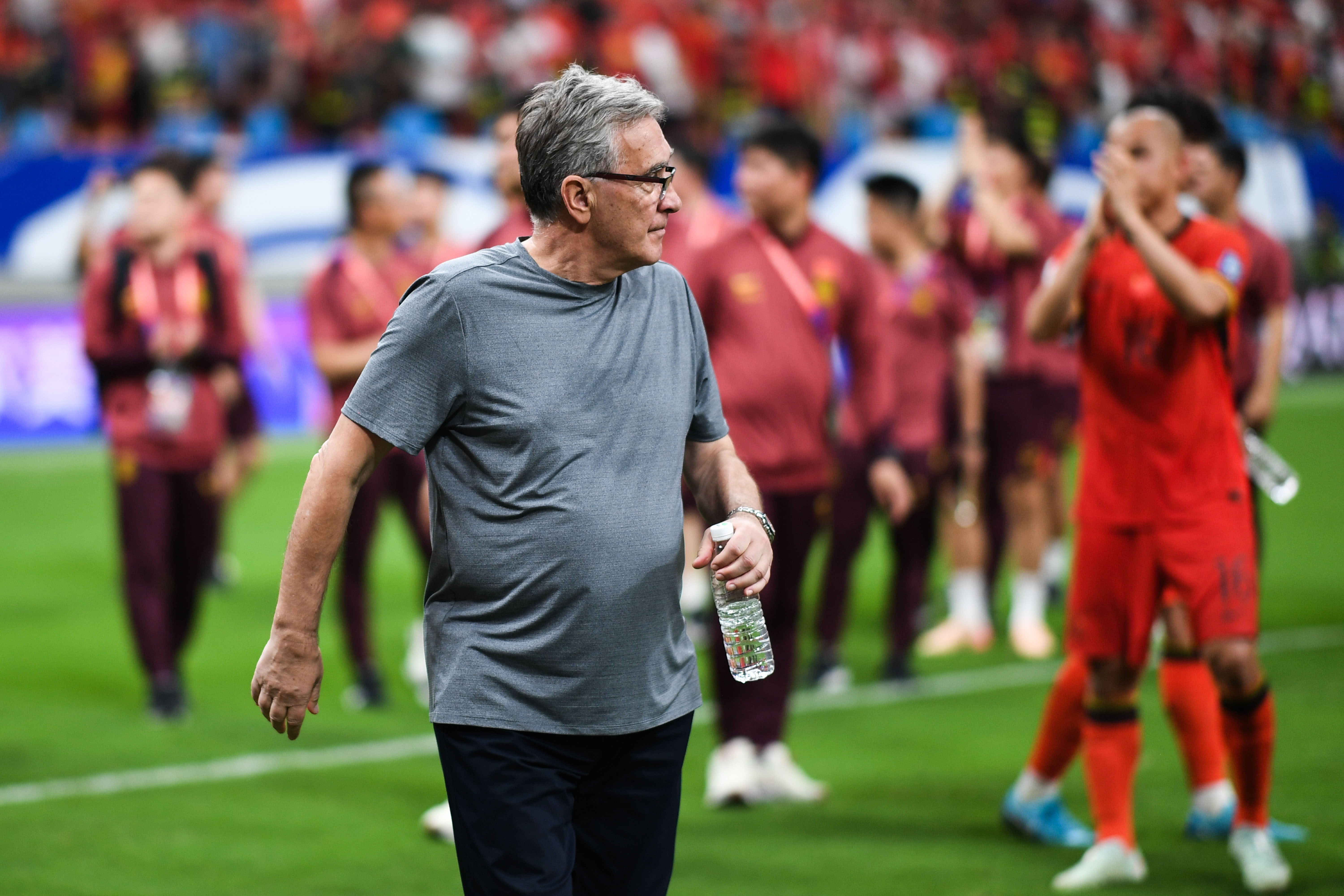 关于国内足球联赛比赛结果令人意外，出现更多精彩争夺，期待下一场的信息