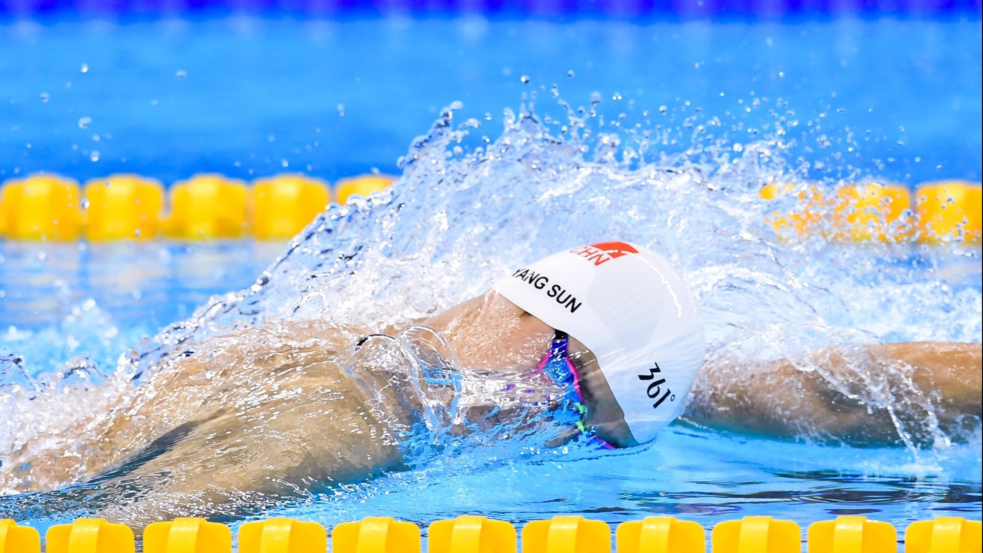 福登魔术师般撕裂防线，加纳风暴席卷瑞典创历史性狂胜